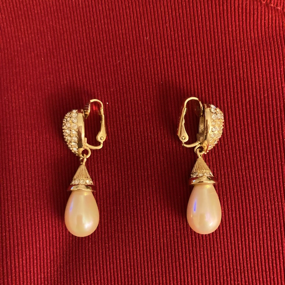 Christian Dior Signed clip on faux pearl earrings with Swarovski crystals 1980s - Picture 5 of 5